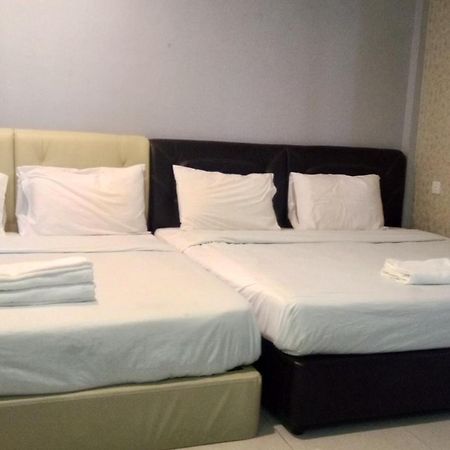 D Lima Beach Inn Pantai Cenang  Exteriör bild