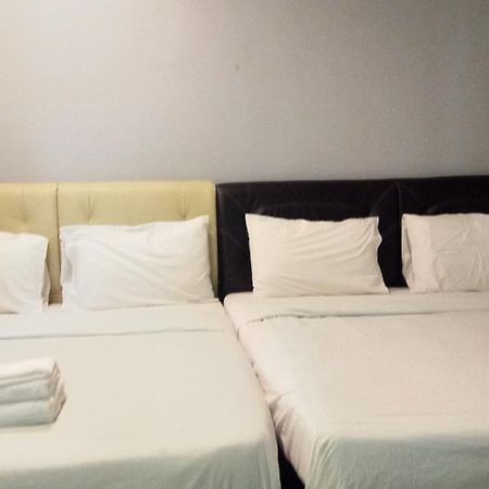 D Lima Beach Inn Pantai Cenang  Exteriör bild