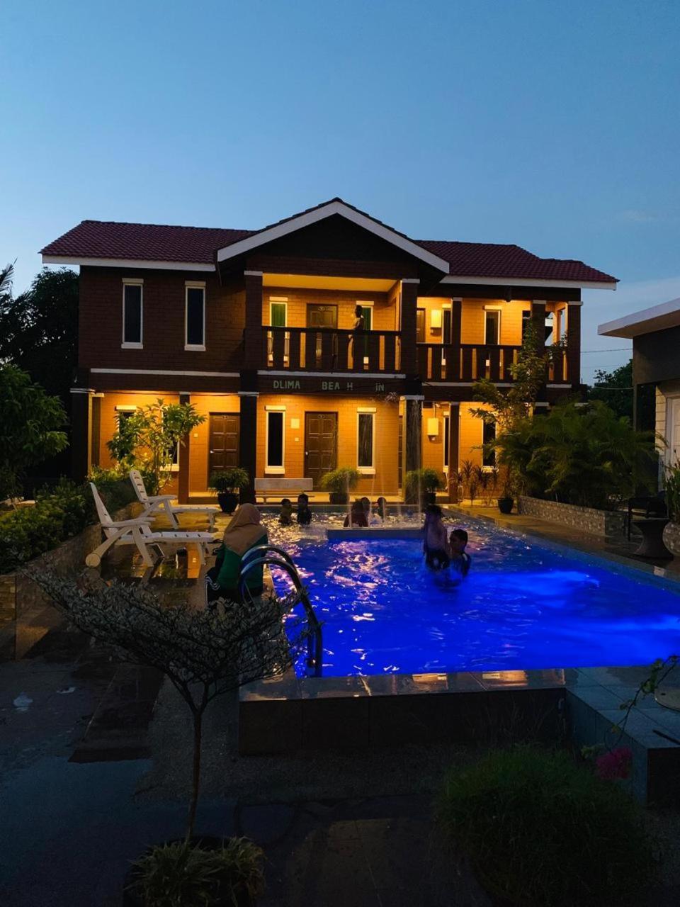 D Lima Beach Inn Pantai Cenang  Exteriör bild