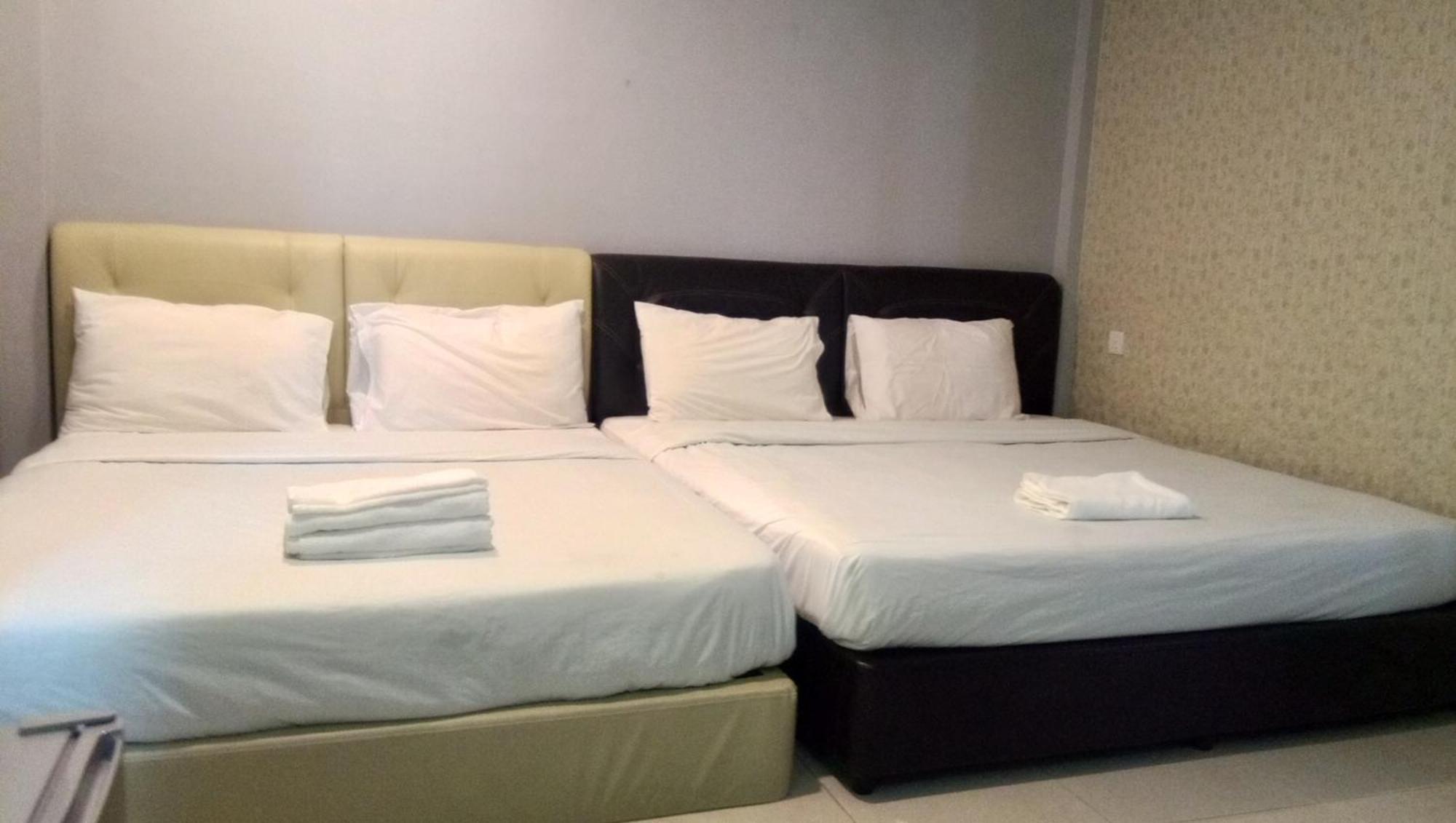 D Lima Beach Inn Pantai Cenang  Exteriör bild