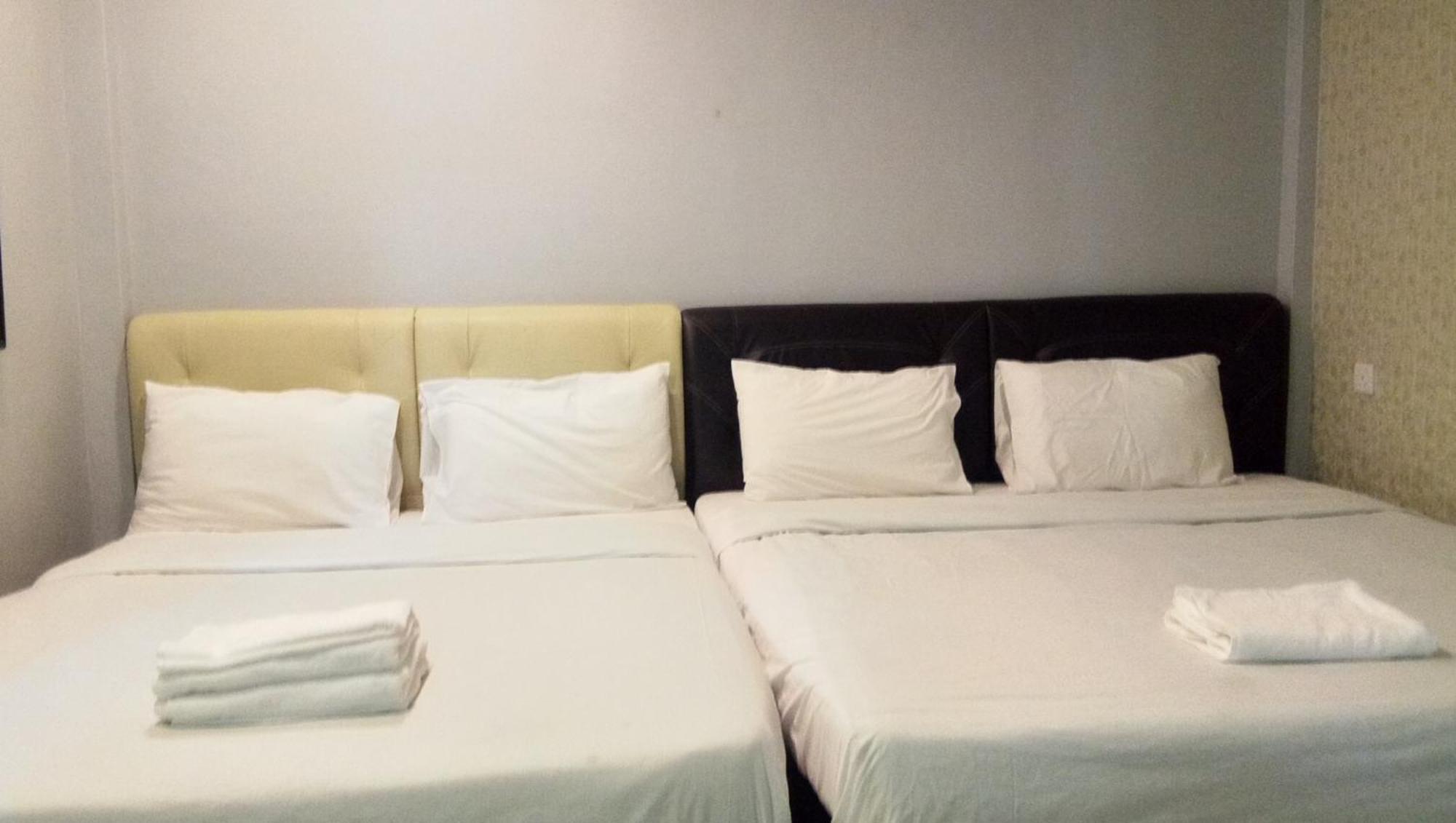 D Lima Beach Inn Pantai Cenang  Exteriör bild