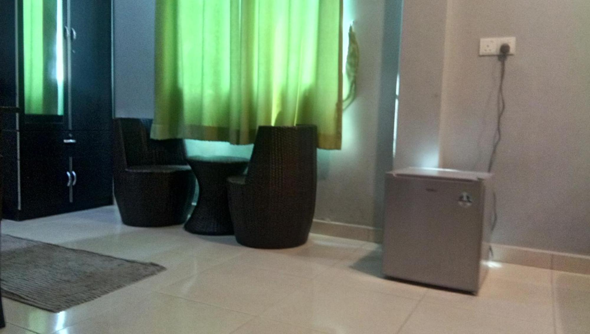 D Lima Beach Inn Pantai Cenang  Exteriör bild