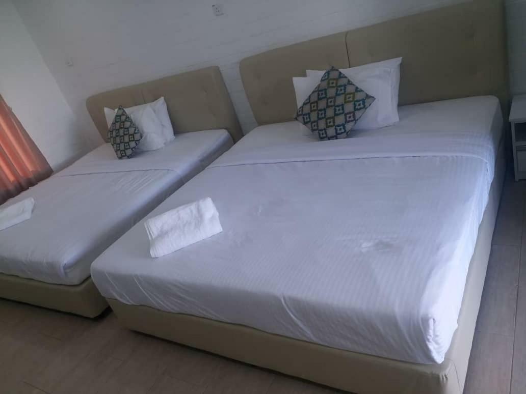 D Lima Beach Inn Pantai Cenang  Exteriör bild