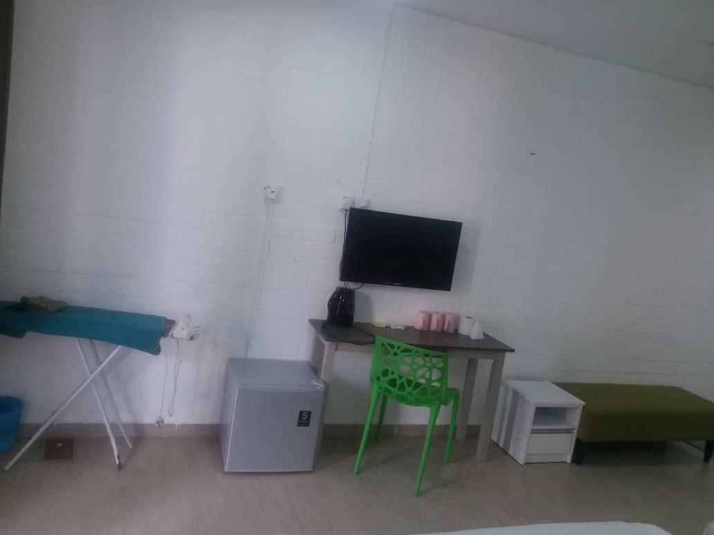 D Lima Beach Inn Pantai Cenang  Exteriör bild
