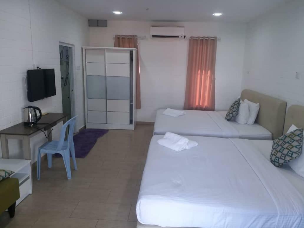 D Lima Beach Inn Pantai Cenang  Exteriör bild