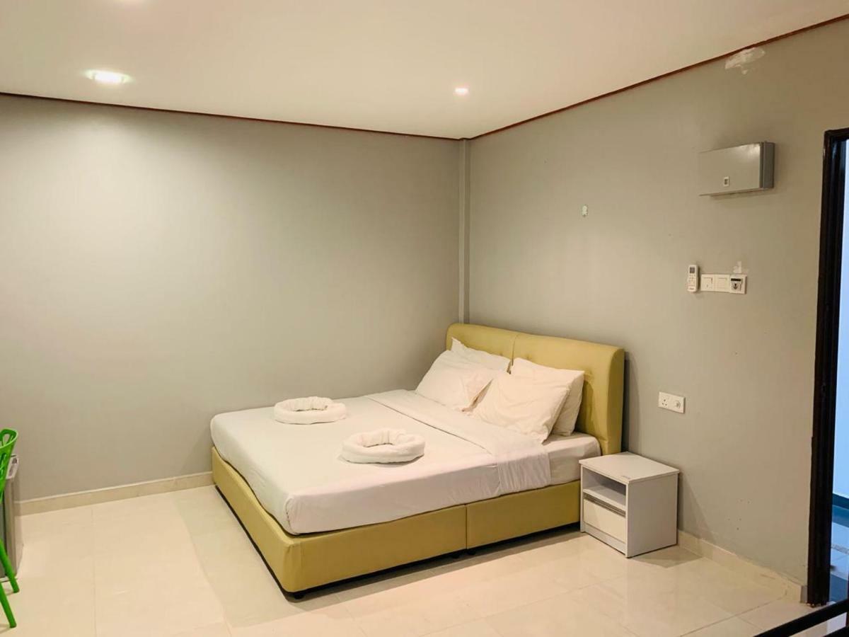 D Lima Beach Inn Pantai Cenang  Exteriör bild