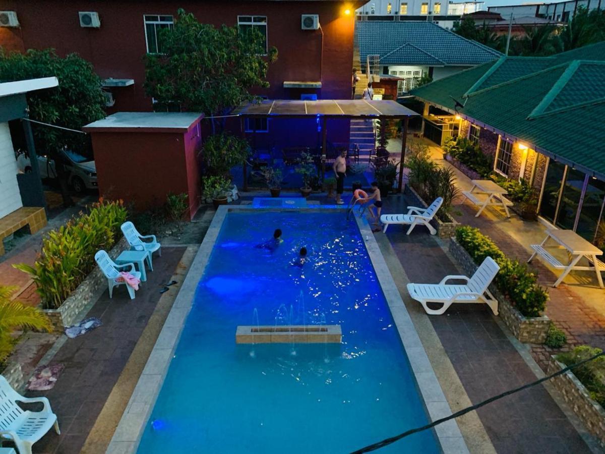 D Lima Beach Inn Pantai Cenang  Exteriör bild