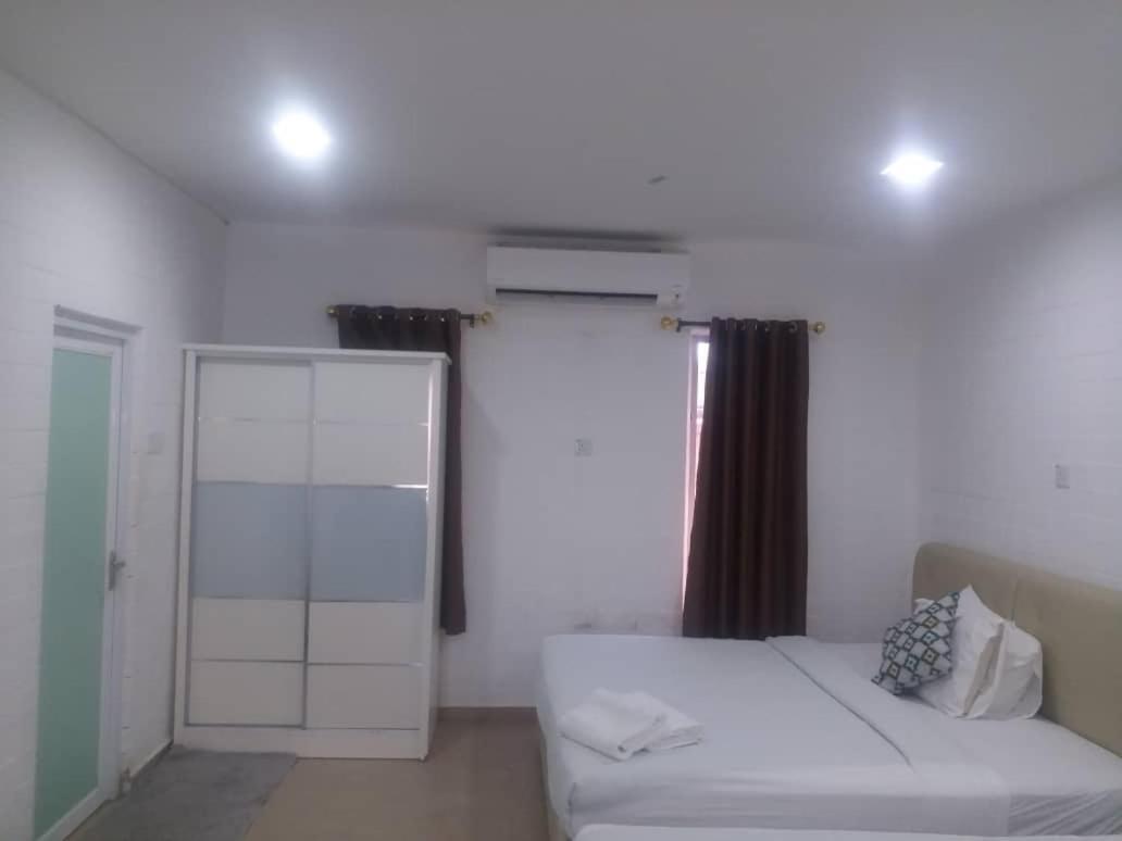 D Lima Beach Inn Pantai Cenang  Exteriör bild